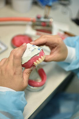 Med Dental Lab - Dental Technologists